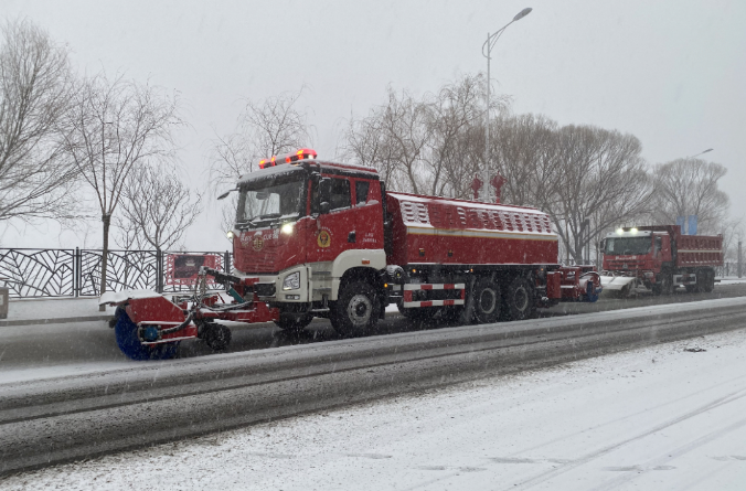 PA直营环境除冰雪装备全力投入破冰作业，助力北京道路交通安全